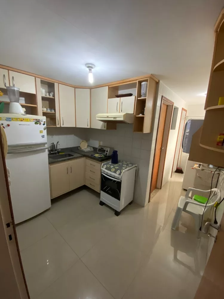 Apartamento à venda com 3 quartos, 140m² - Foto 2