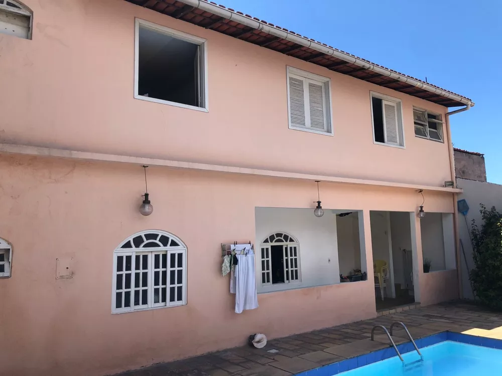 Casa à venda com 3 quartos, 300m² - Foto 4