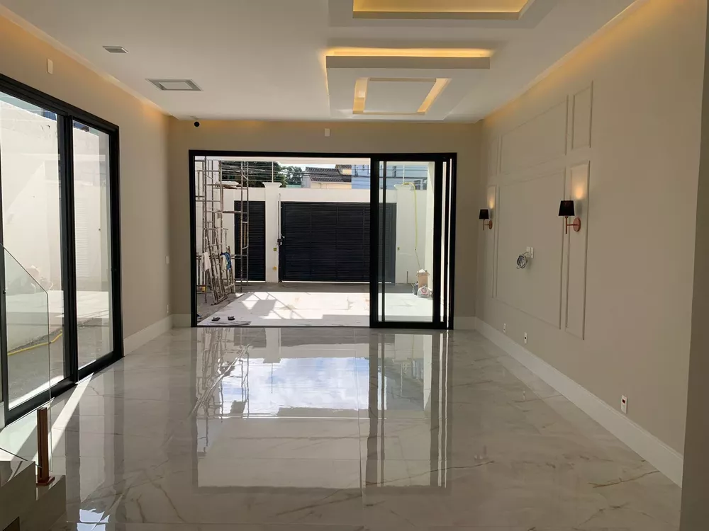 Casa à venda com 3 quartos, 210m² - Foto 3