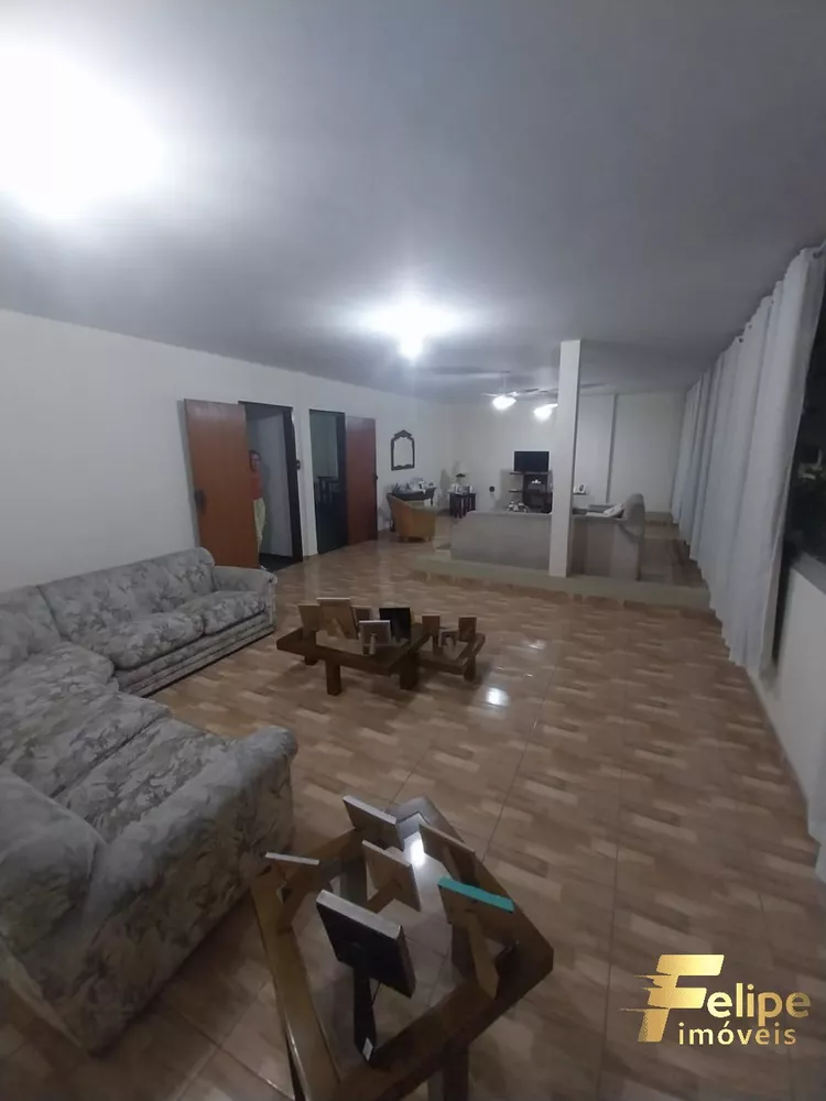 Apartamento à venda com 4 quartos, 220m² - Foto 1