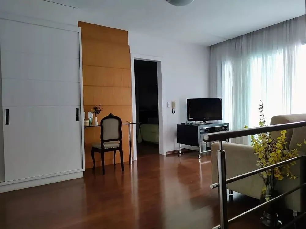 Casa à venda com 6 quartos, 600m² - Foto 4