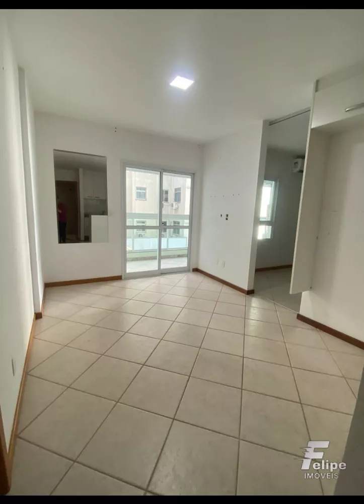 Apartamento à venda com 2 quartos, 70m² - Foto 3