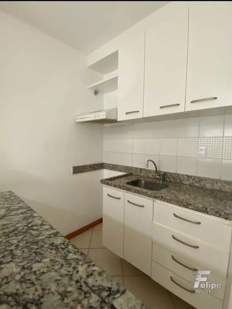 Apartamento à venda com 2 quartos, 70m² - Foto 2