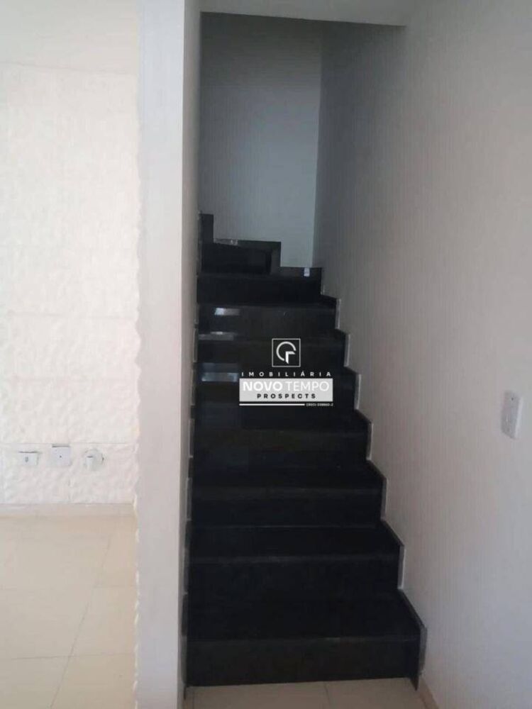 Casa à venda com 3 quartos, 110m² - Foto 1