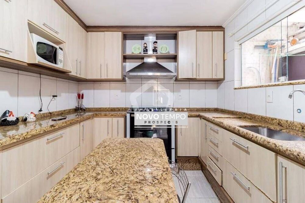 Sobrado à venda com 3 quartos, 152m² - Foto 1