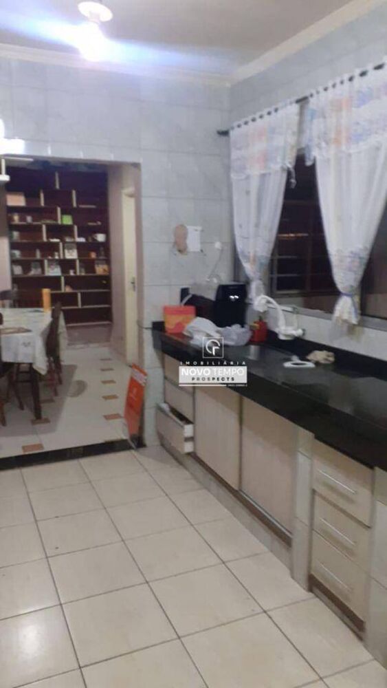 Casa à venda com 4 quartos, 300m² - Foto 25