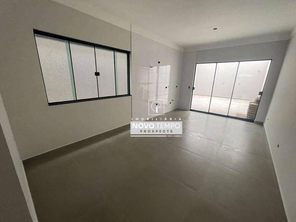 Casa à venda com 3 quartos, 150m² - Foto 1