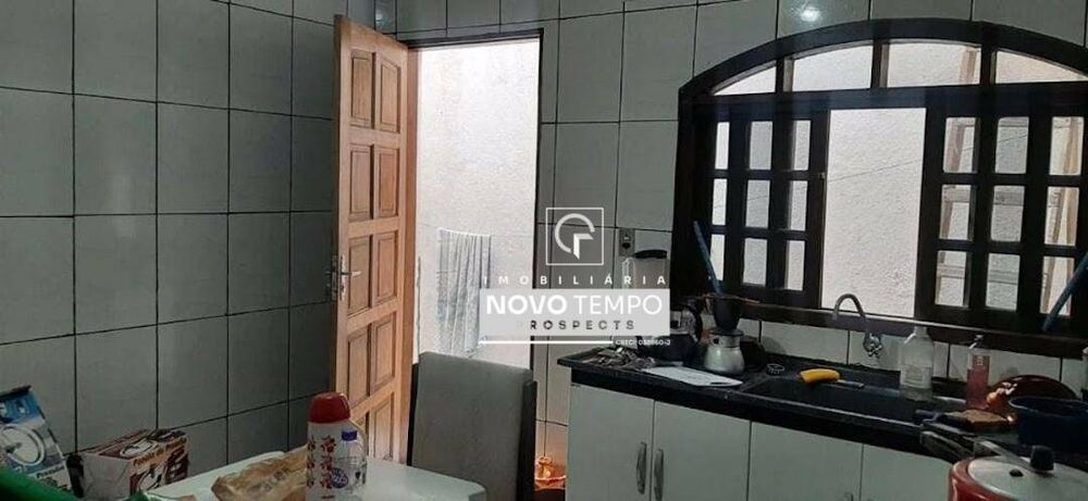 Casa à venda com 6 quartos, 150m² - Foto 4