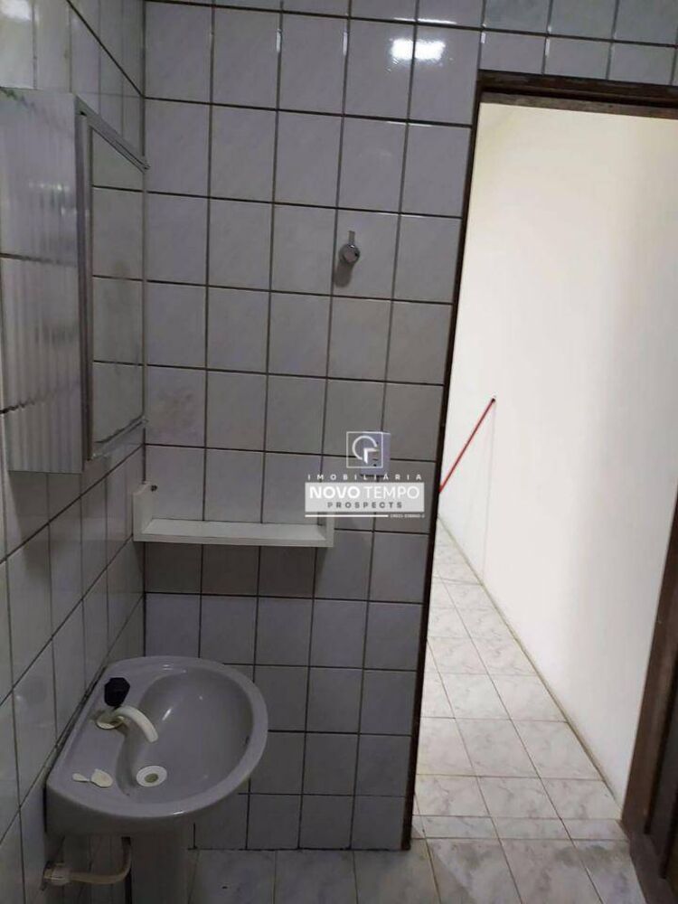 Casa à venda com 4 quartos, 5m² - Foto 2