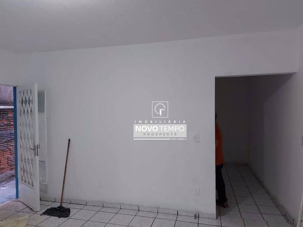 Casa à venda com 4 quartos, 5m² - Foto 1