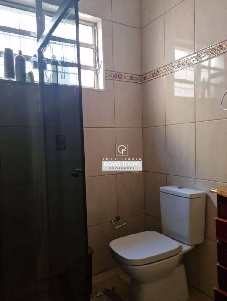 Casa à venda com 2 quartos, 125m² - Foto 2