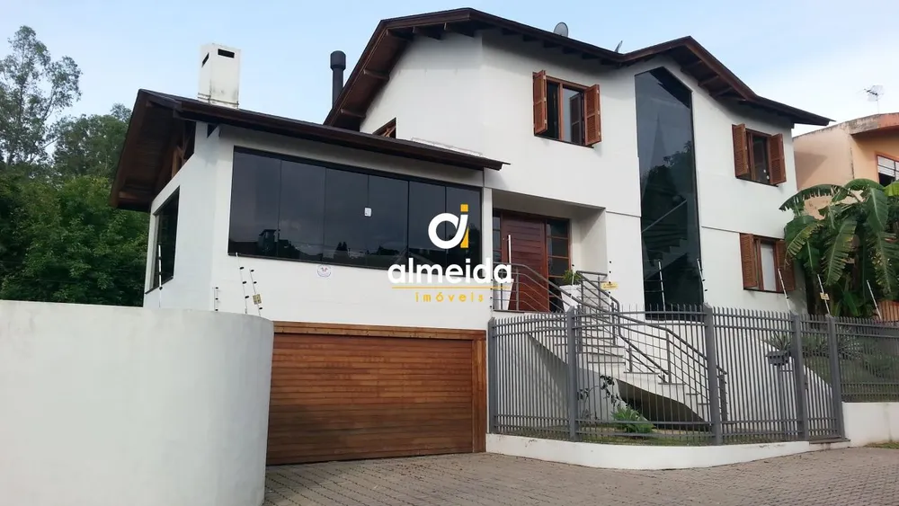 Casa, 4 quartos, 240 m² - Foto 1