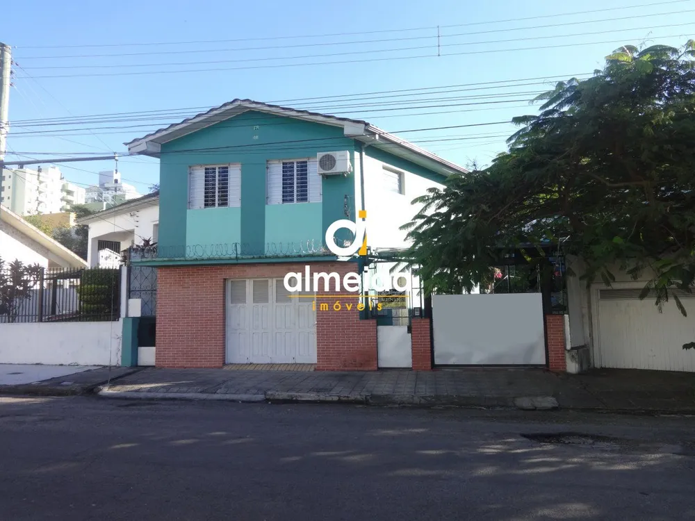 Casa, 6 quartos, 200 m² - Foto 1