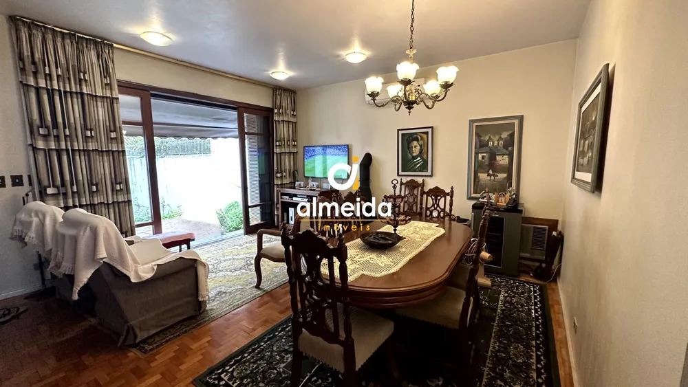 Casa, 3 quartos, 255 m² - Foto 1