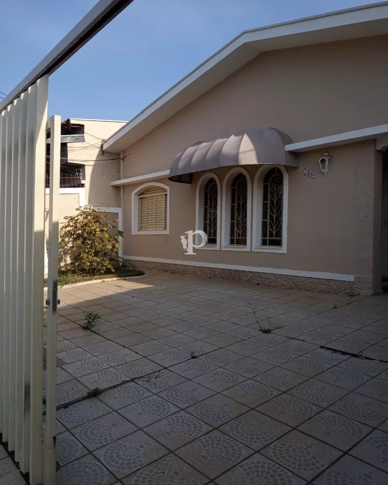 Casa à venda com 3 quartos, 250m² - Foto 1