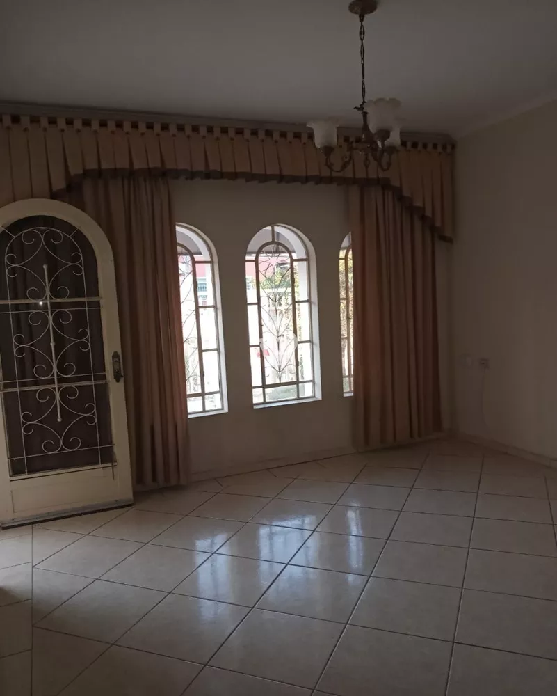 Casa à venda com 3 quartos, 250m² - Foto 4