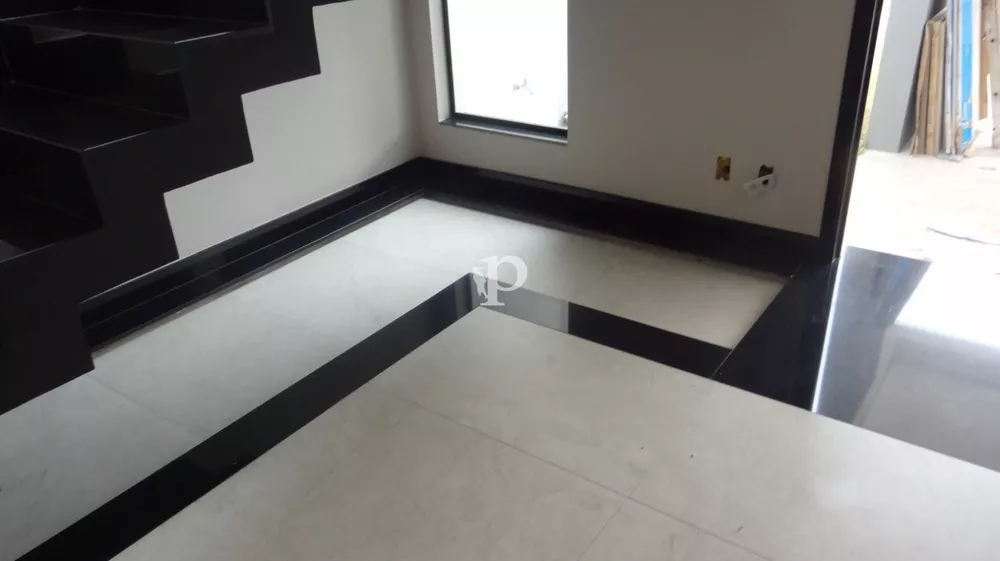 Casa à venda com 3 quartos, 360m² - Foto 4