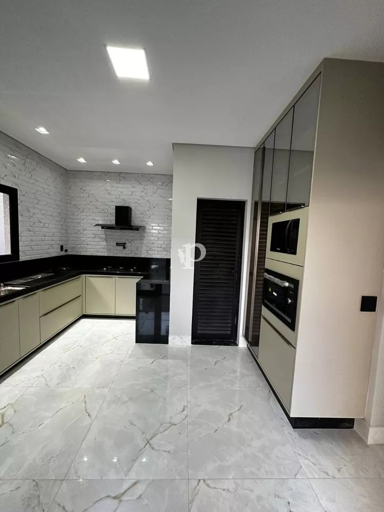 Casa à venda com 3 quartos, 250m² - Foto 3