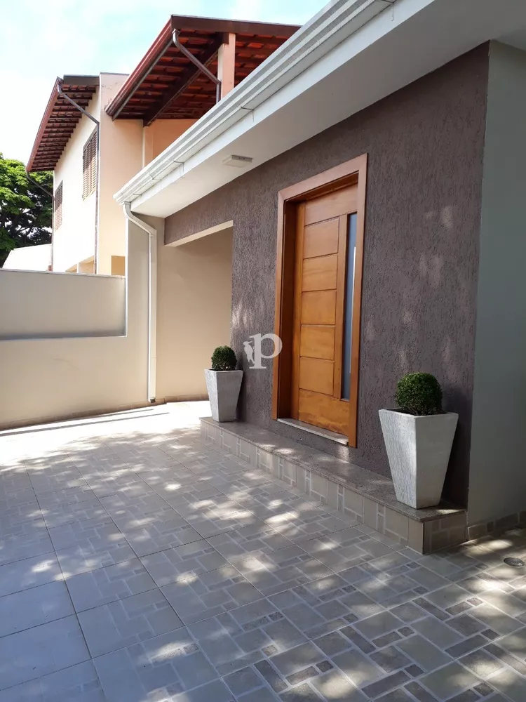 Casa à venda com 3 quartos, 250m² - Foto 1