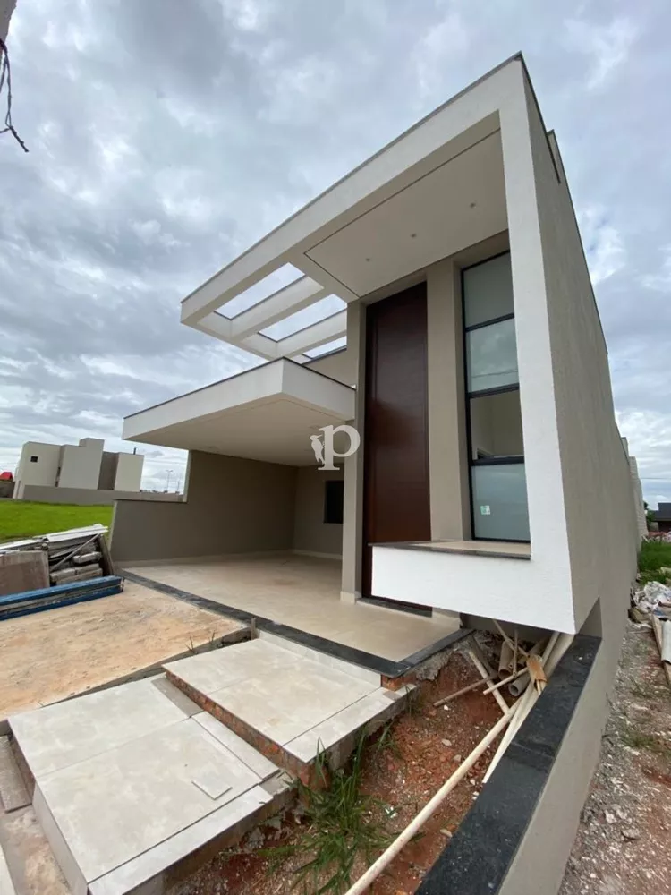 Casa à venda com 3 quartos, 200m² - Foto 1