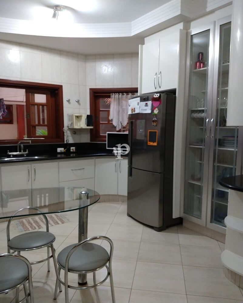 Casa à venda com 3 quartos, 360m² - Foto 2