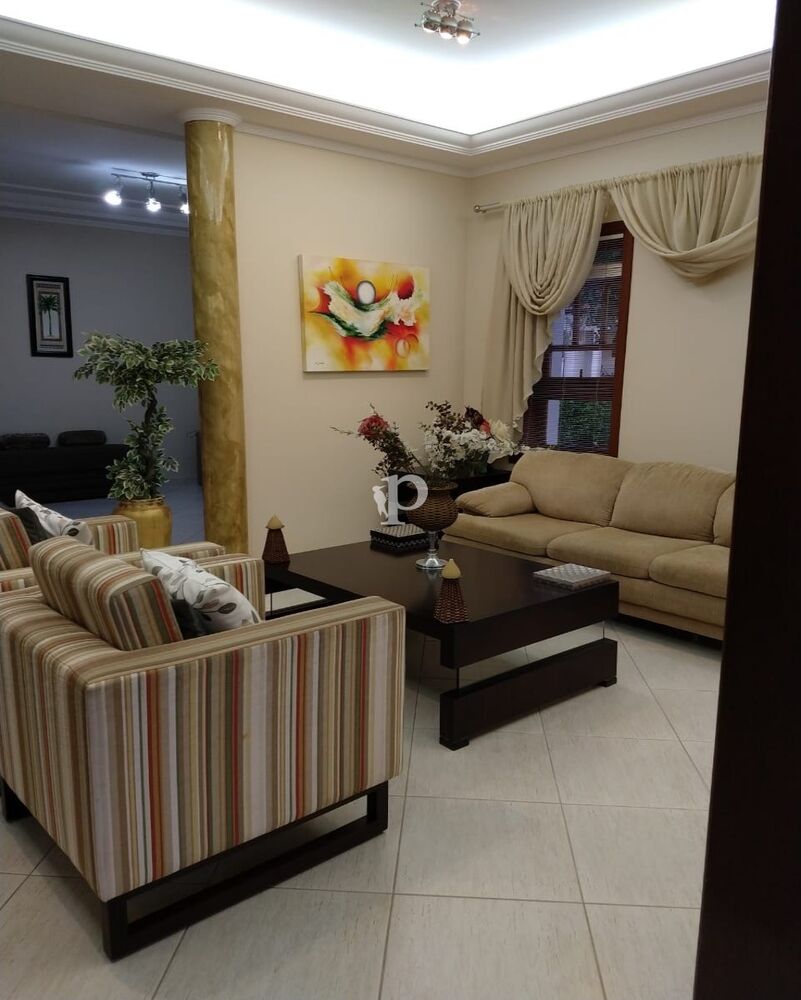 Casa à venda com 3 quartos, 360m² - Foto 1