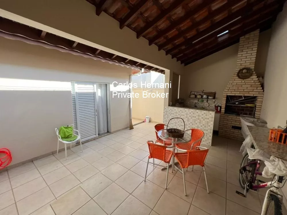 Casa à venda com 4 quartos, 201m² - Foto 3