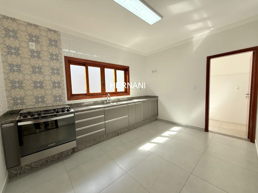 Casa, 3 quartos, 308 m² - Foto 4