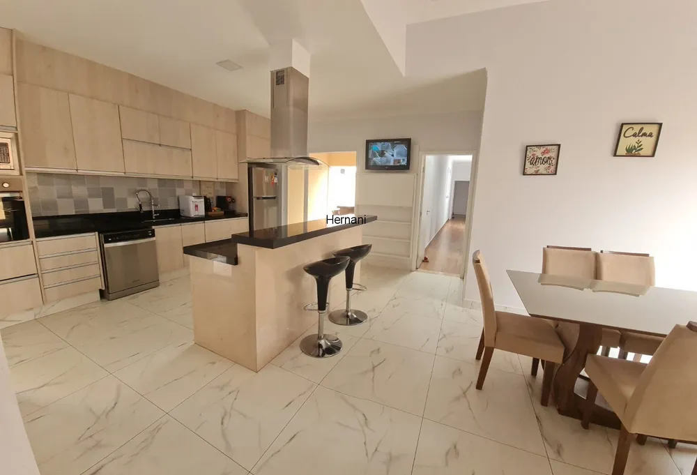 Casa, 4 quartos, 182 m² - Foto 2