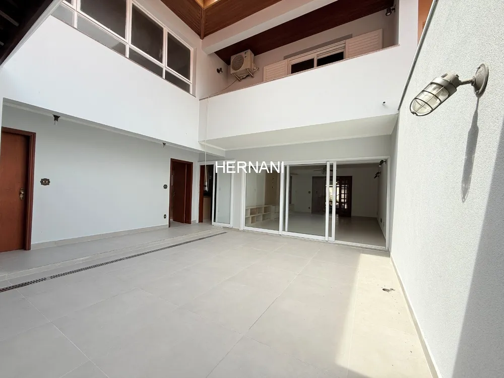 Casa, 4 quartos, 270 m² - Foto 1