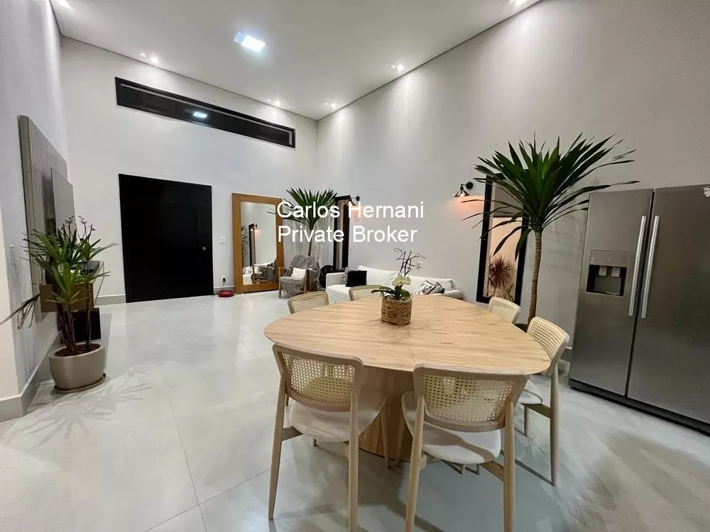 Casa à venda com 3 quartos, 300m² - Foto 1