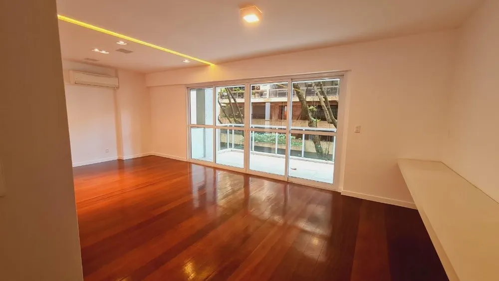 Apartamento, 3 quartos, 220 m² - Foto 2