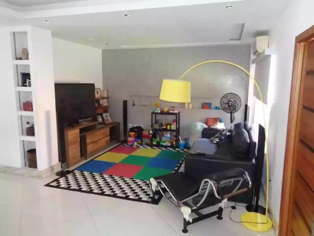 Casa, 3 quartos, 242 m² - Foto 4