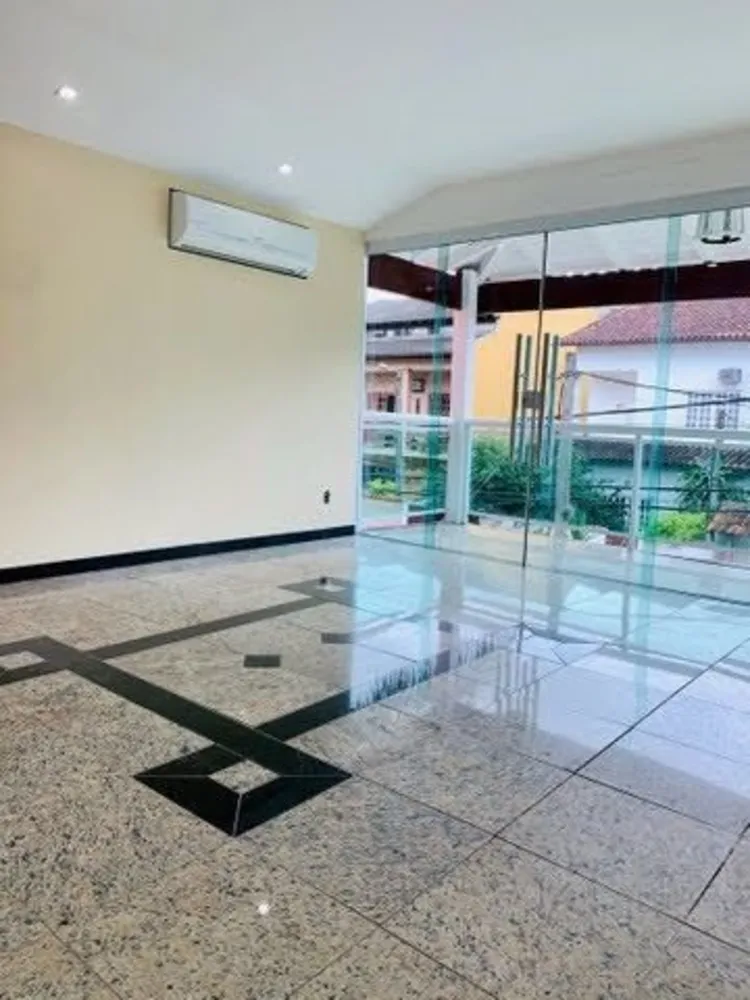 Casa, 4 quartos, 325 m² - Foto 1