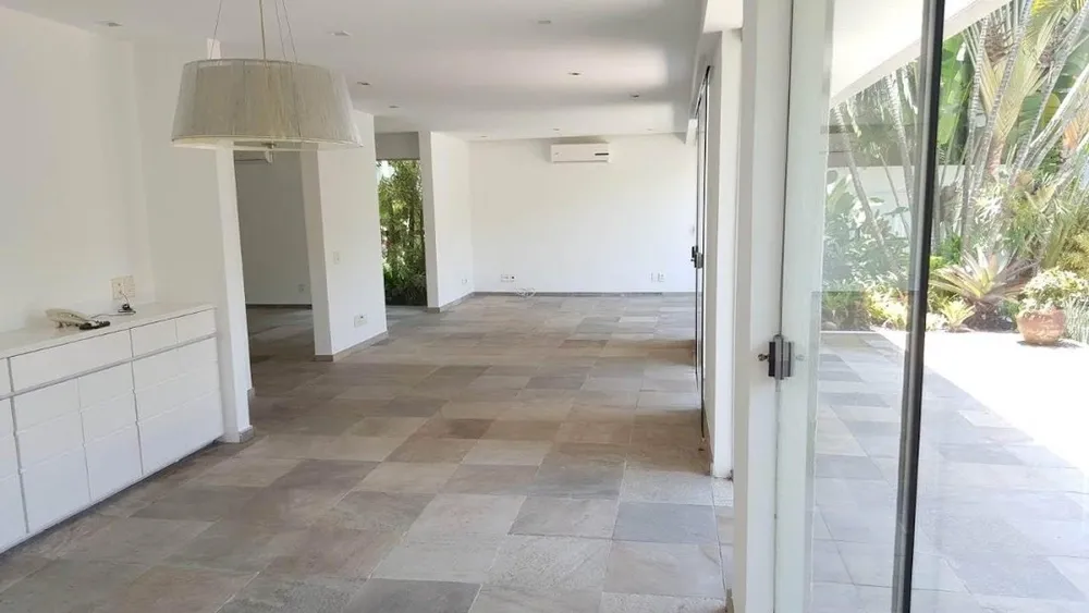 Casa, 6 quartos, 1360 m² - Foto 4