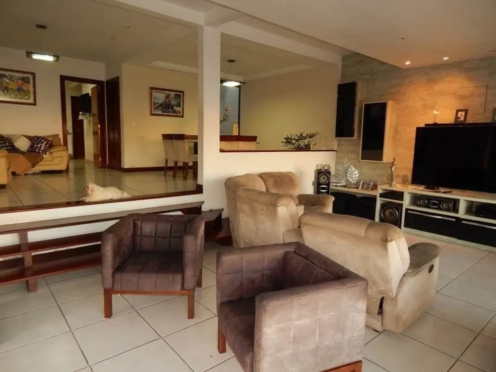 Casa, 3 quartos, 317 m² - Foto 1
