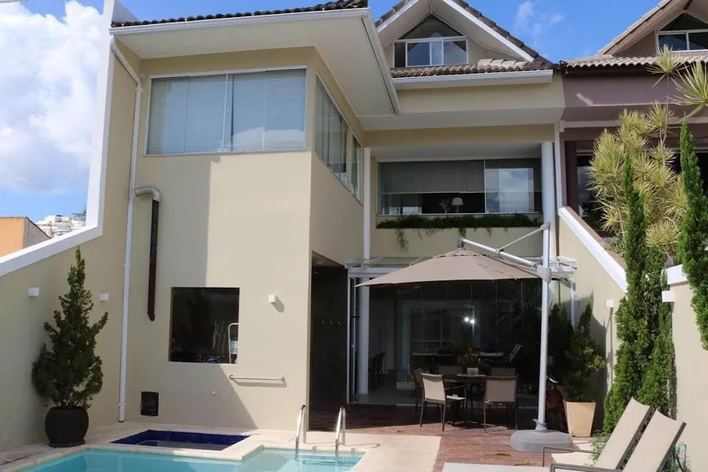 Casa, 6 quartos, 330 m² - Foto 1