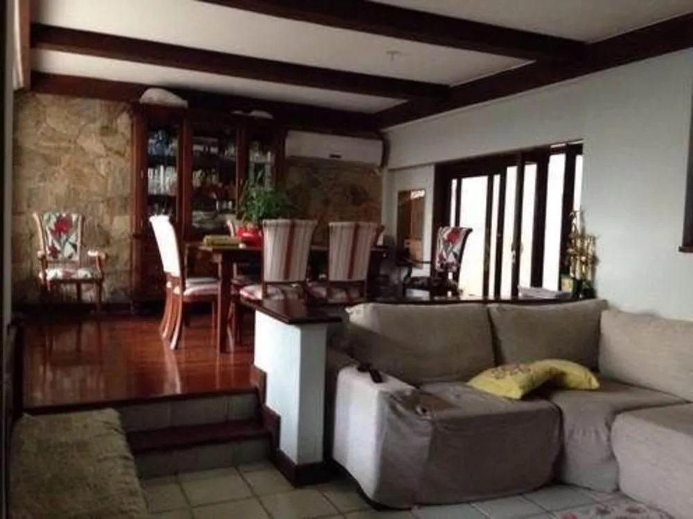 Casa, 4 quartos, 250 m² - Foto 1