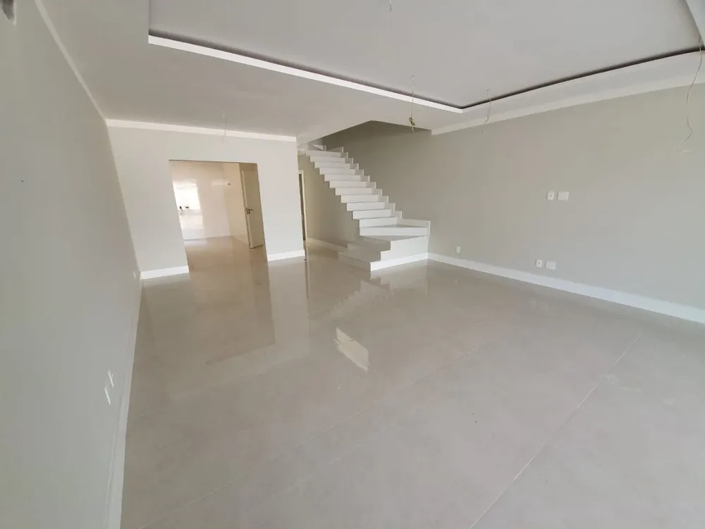 Casa, 5 quartos, 312 m² - Foto 2