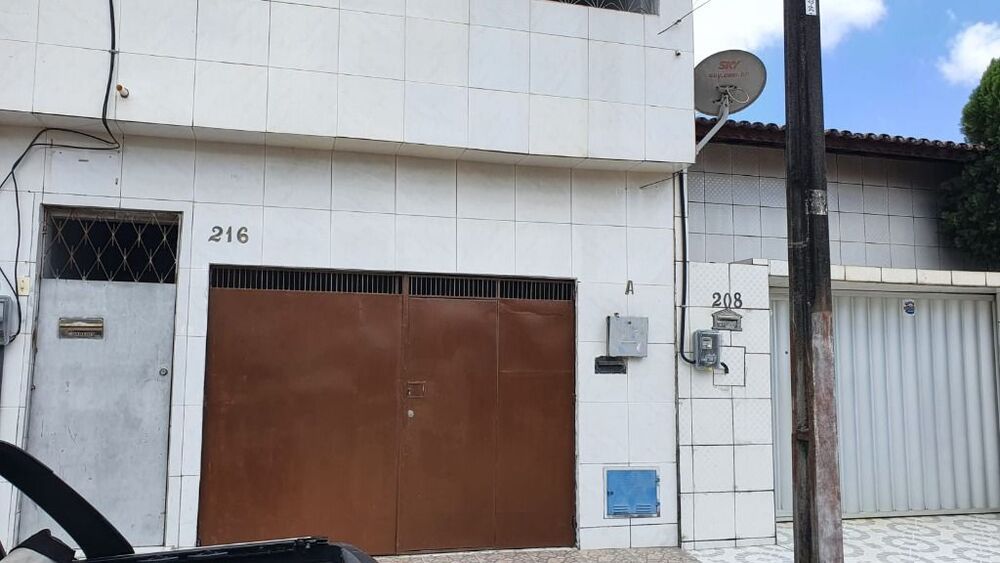 Casa à venda com 6 quartos, 400m² - Foto 2