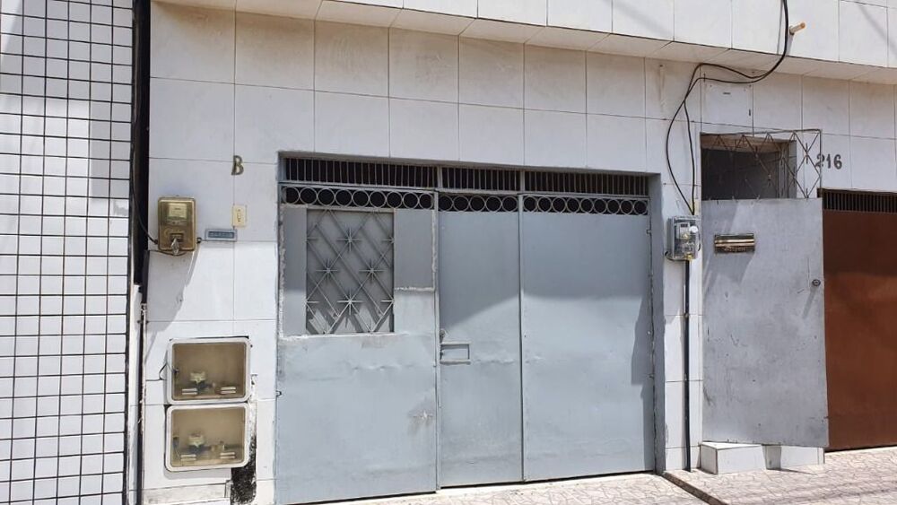 Casa à venda com 6 quartos, 400m² - Foto 7