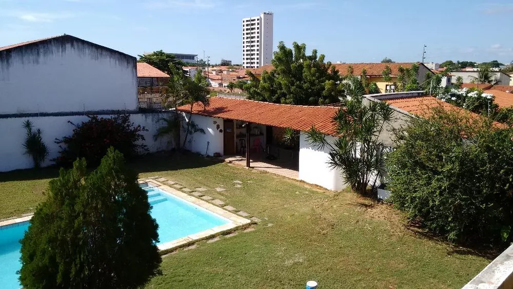 Casa à venda com 3 quartos, 300m² - Foto 4