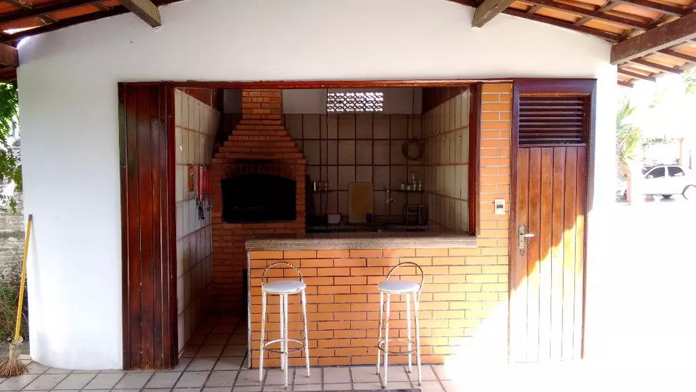 Casa à venda com 3 quartos, 300m² - Foto 2