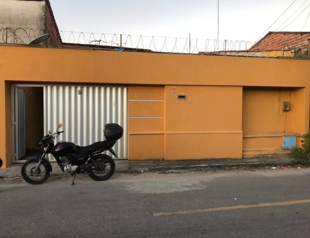 Casa à venda com 3 quartos, 21m² - Foto 1