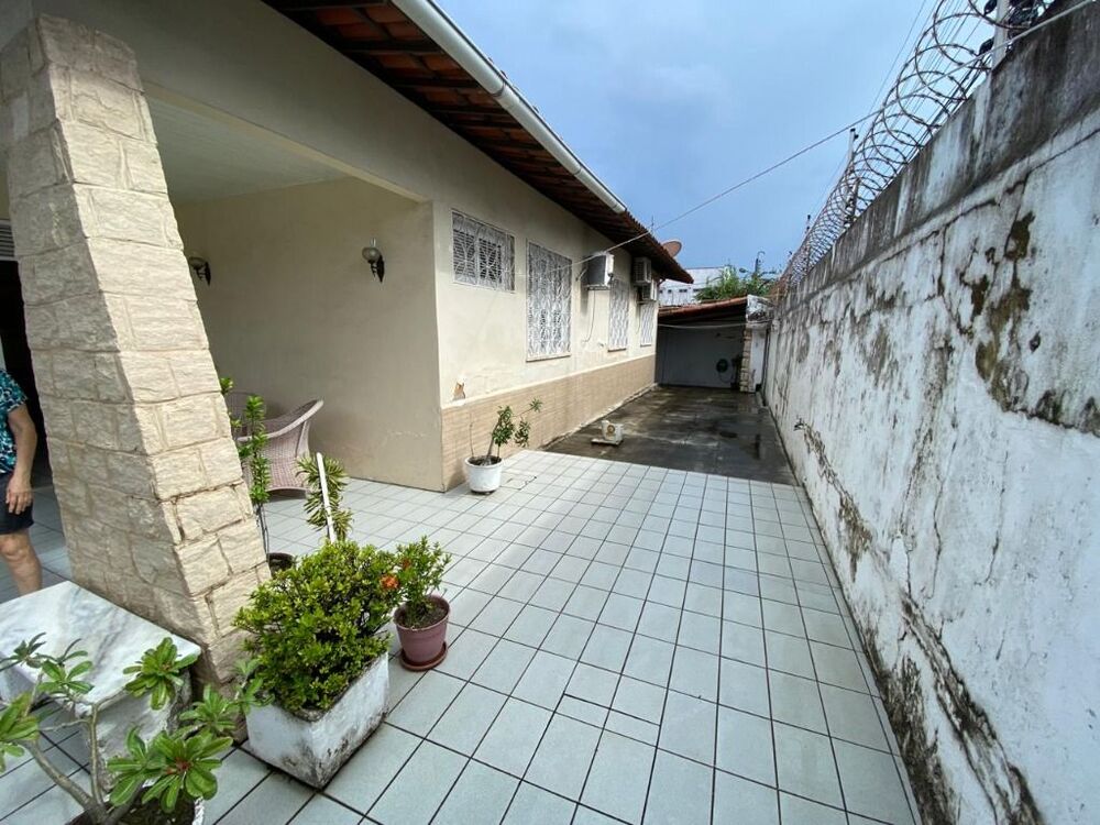 Casa à venda com 3 quartos, 280m² - Foto 2