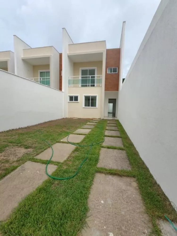 Casa à venda com 3 quartos, 112m² - Foto 1