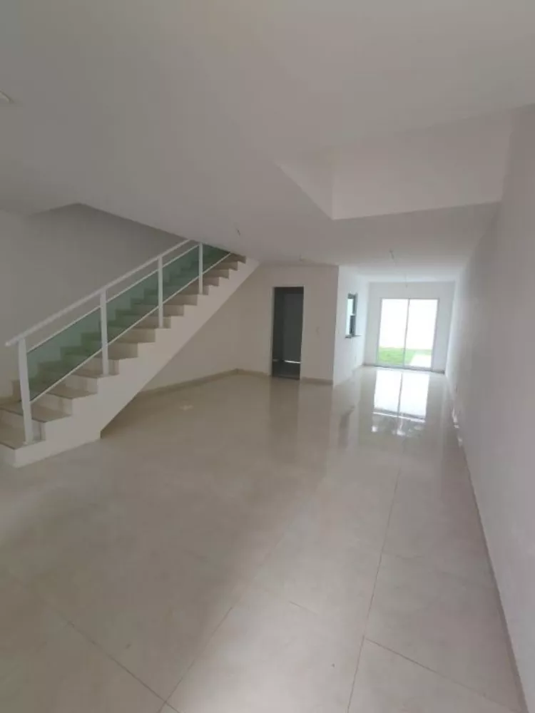 Casa à venda com 3 quartos, 112m² - Foto 2