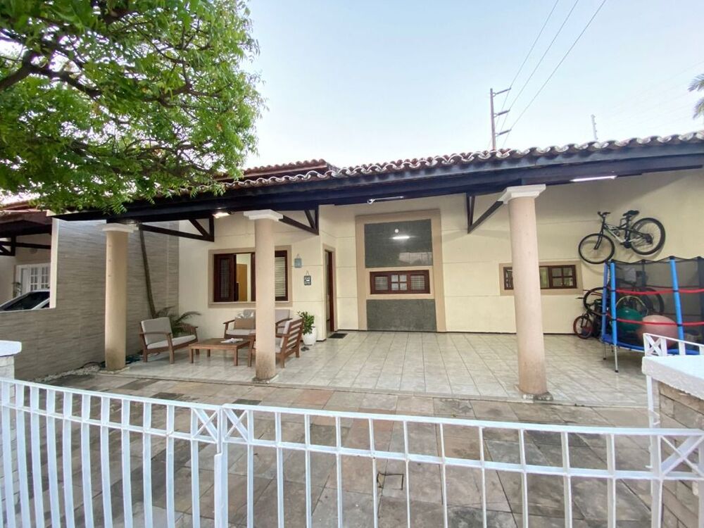 Casa de Condomínio à venda com 3 quartos, 112m² - Foto 1