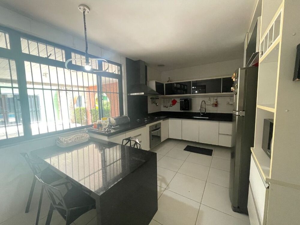 Casa à venda e aluguel com 6 quartos, 478m² - Foto 9