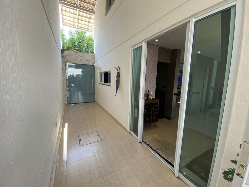 Casa de Condomínio à venda com 4 quartos, 230m² - Foto 3